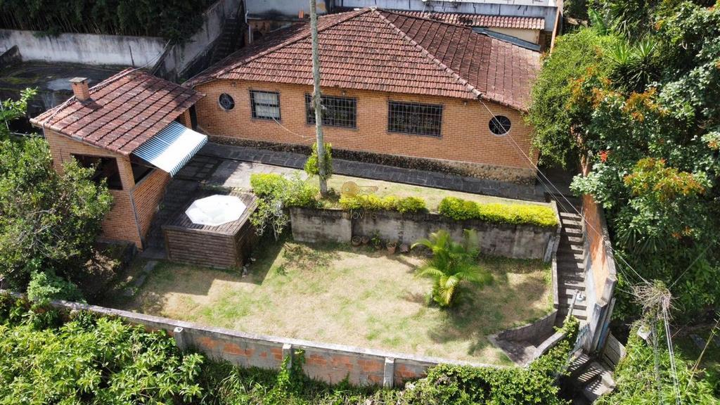 Casa à venda em Carangola, Petrópolis - RJ