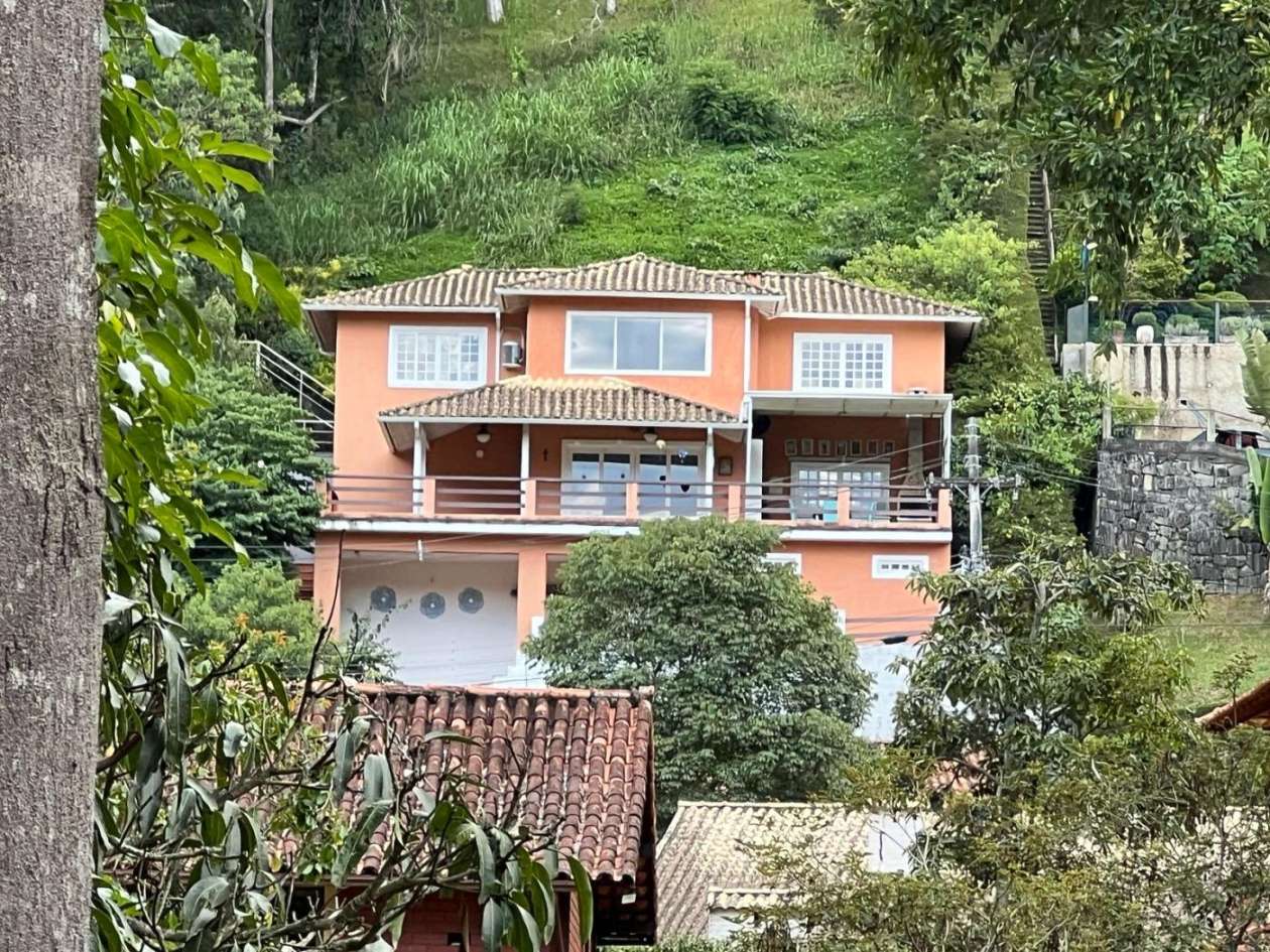 Casa à venda em Itaipava, Petrópolis - RJ