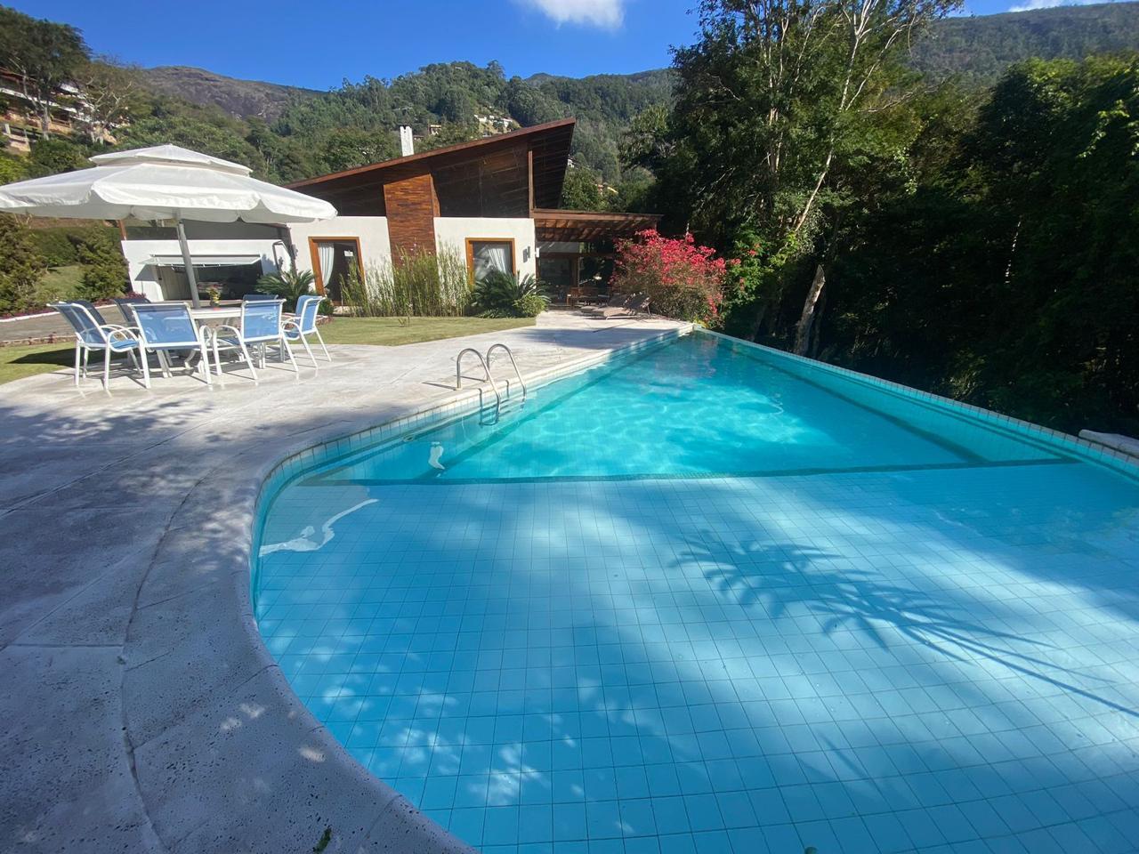 Casa à venda em Itaipava, Petrópolis - RJ