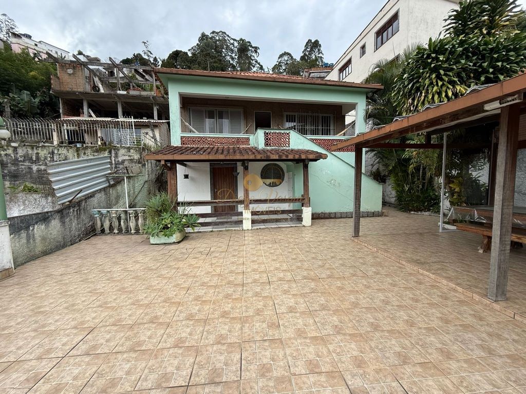 Casa à venda em São Pedro, Teresópolis - RJ