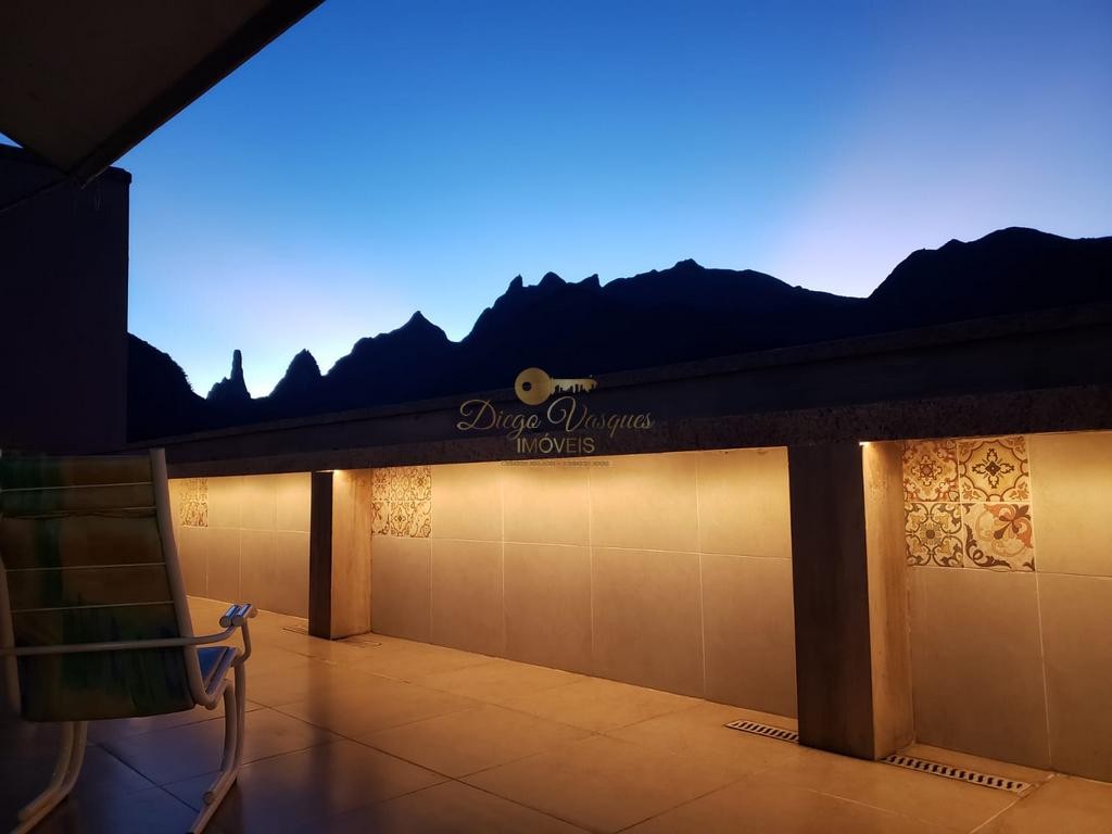 Cobertura, 3 quartos, 222 m² - Foto 1