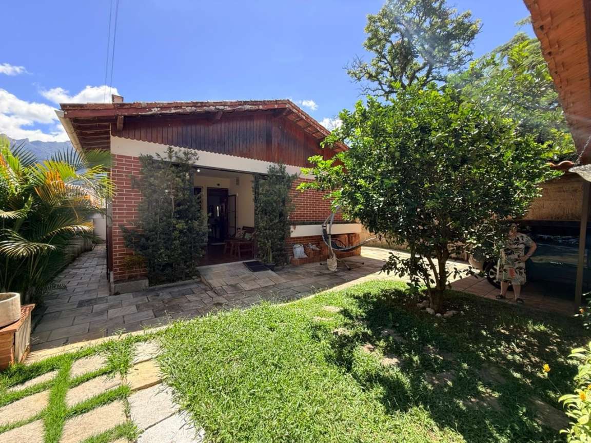 Casa, 5 quartos, 224 m² - Foto 1
